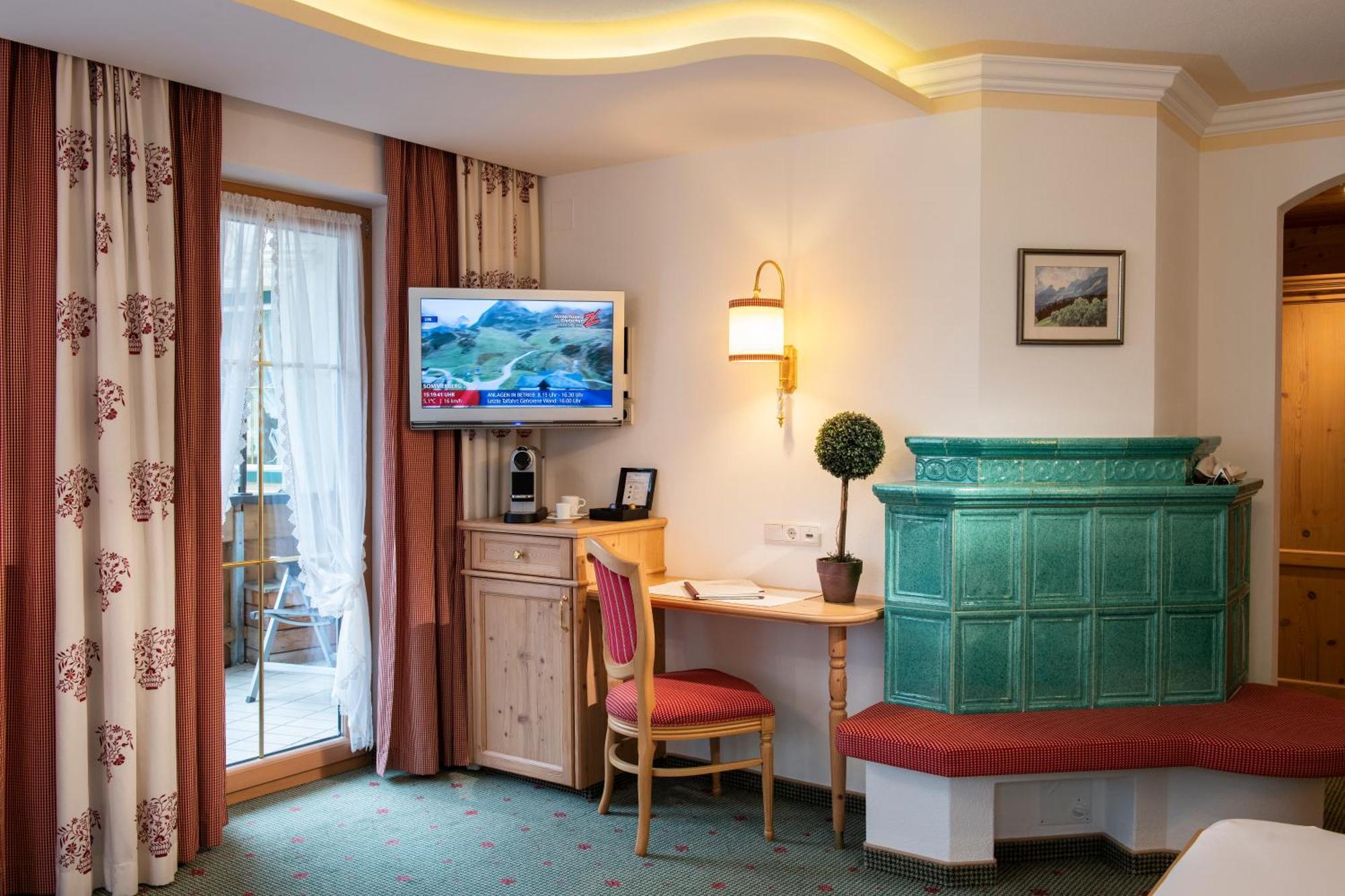 Hotel Alpenjuwel 4 Sterne Superior Tux Exterior photo