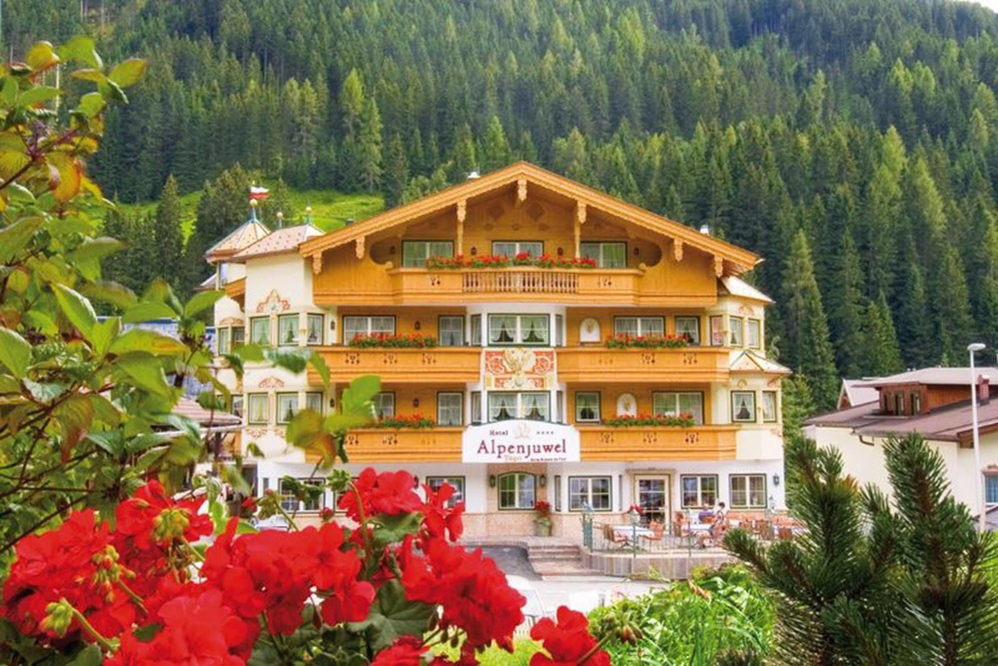 Hotel Alpenjuwel 4 Sterne Superior Tux Exterior photo