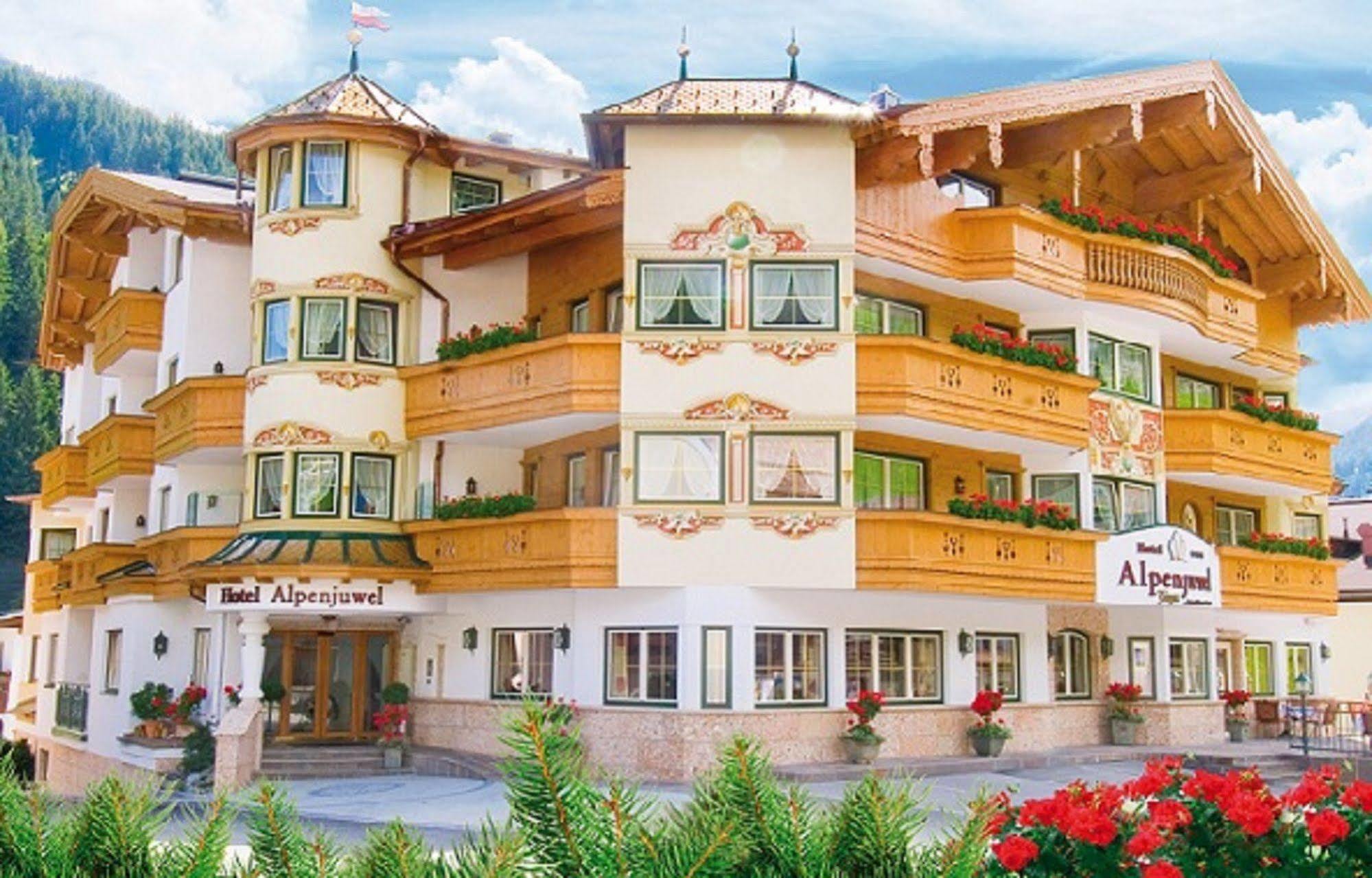Hotel Alpenjuwel 4 Sterne Superior Tux Exterior photo